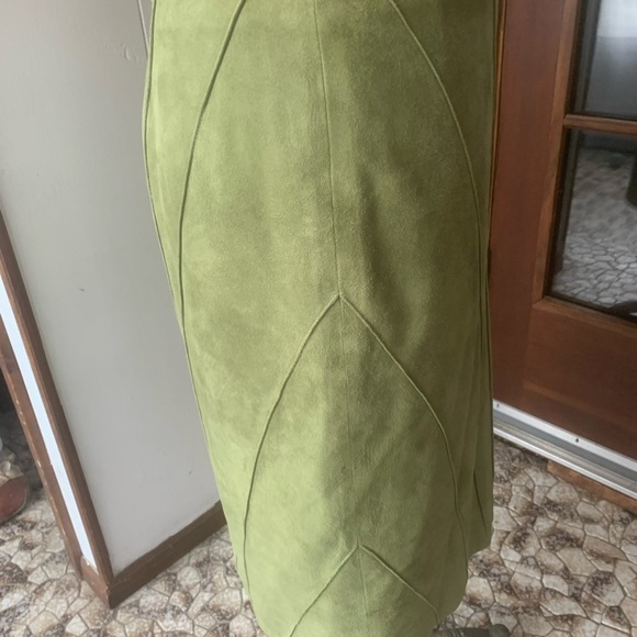 Green Suede skirt with tags, size 14, Ellen Tracy Saks - Picture 2 of 5
